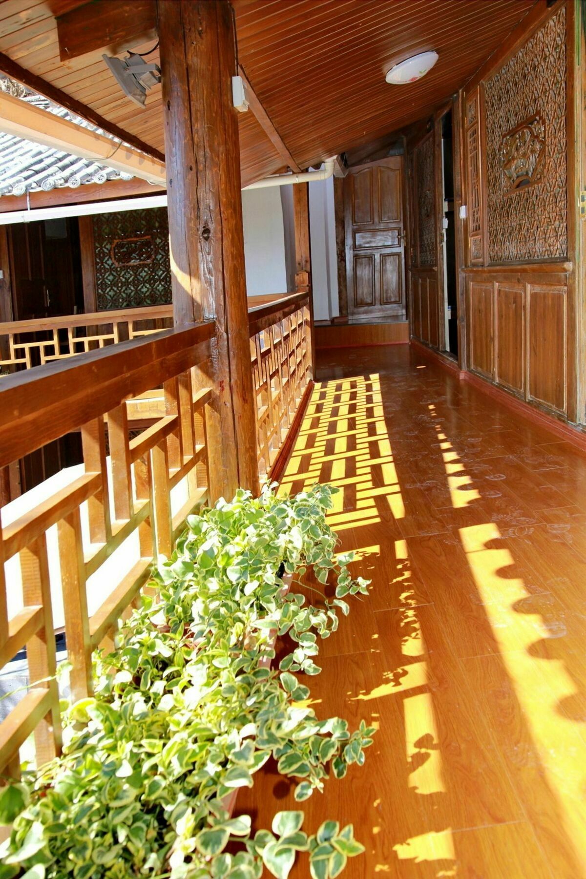 Runtong International Youth Hostel 麗江市 エクステリア 写真