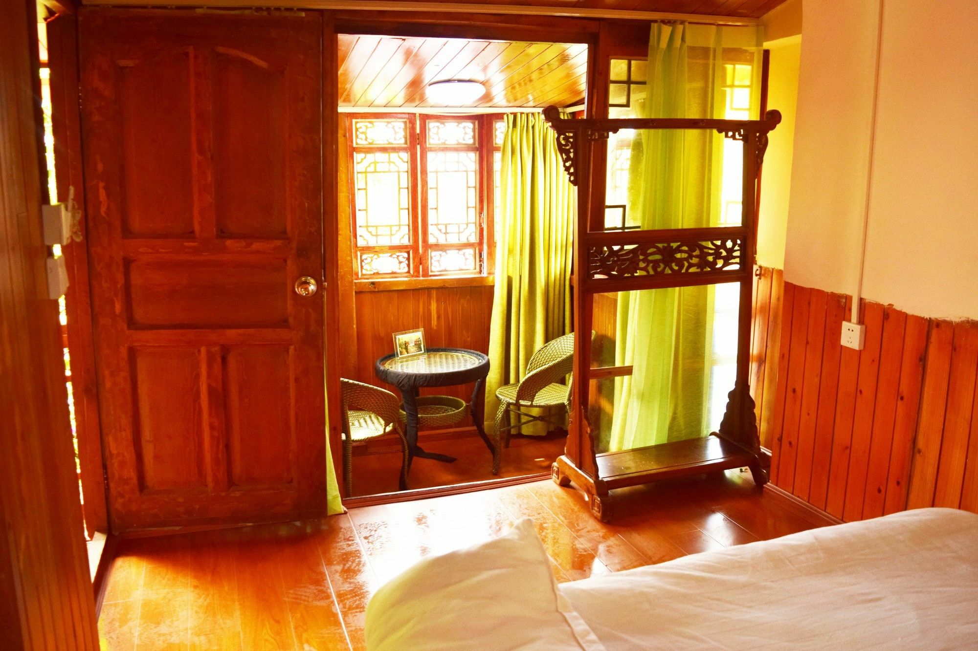 Runtong International Youth Hostel 麗江市 エクステリア 写真